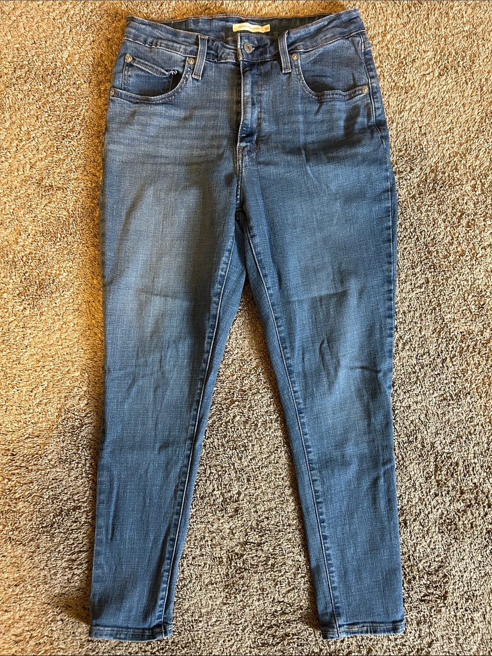 Levi's Women's High Rise Skinny Jeans in Dark Blue Wash